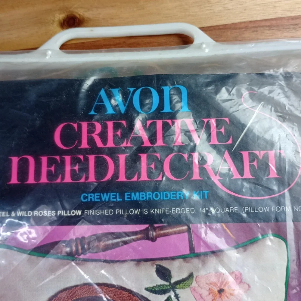 Avon Spinning Wheel Wild Roses‎ Pillow Crewel Embroidery Creative Needlecraft